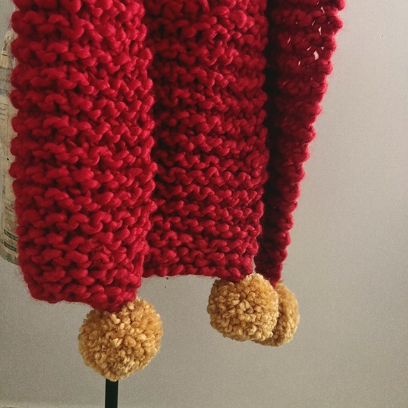 Hand-knit, extra-bulky, extra-long, red blanket scarf - Picture 3 of 10